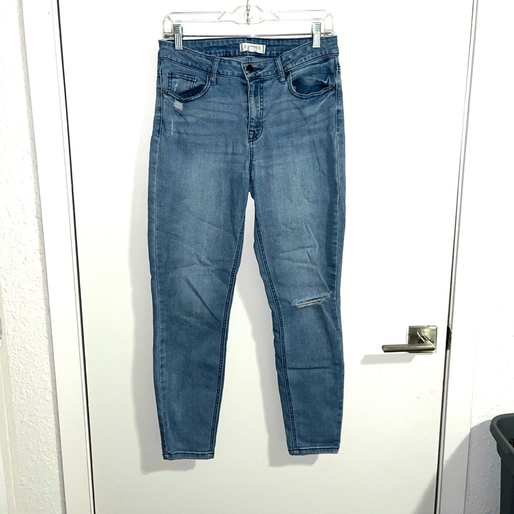 Francesca’s/Harper Heritage Jeans Size: 28 {back right belt buckle ripped}
